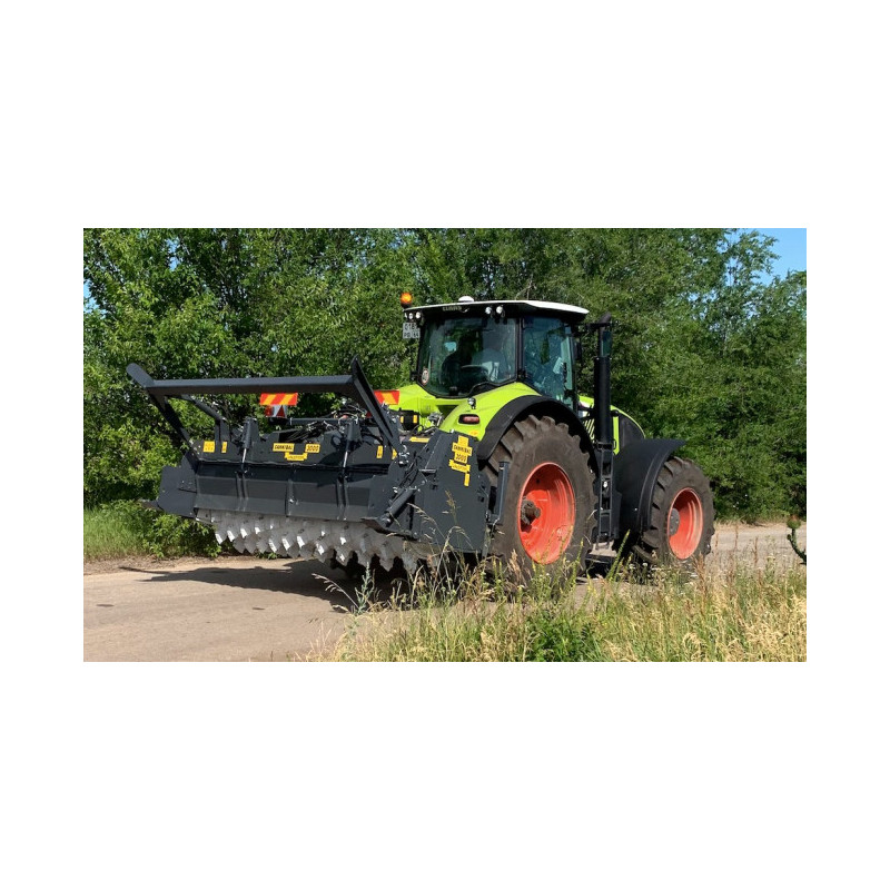 Broyeur forestier Valentini Cannibal de 1.80 à 3.50m, profondeur jusqu'à 50cm Broyeur forestier Valentini Cannibal de 1.80 à 3.50m, profondeur jusqu'à 50cm