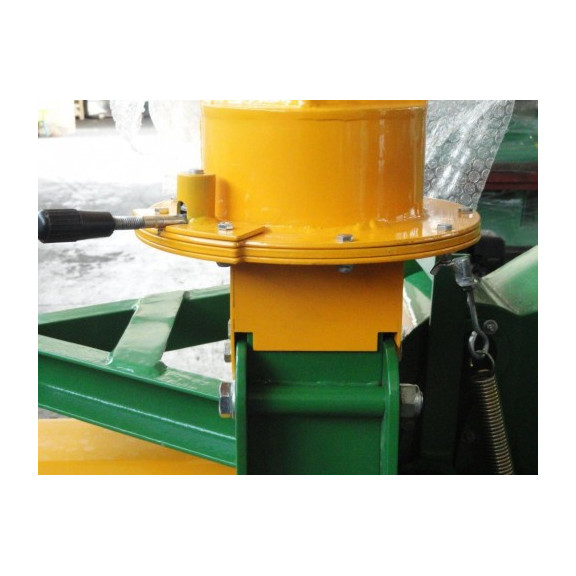 Broyeur de branche prise de force GEO ECO 17H avec ameneur hydraulique