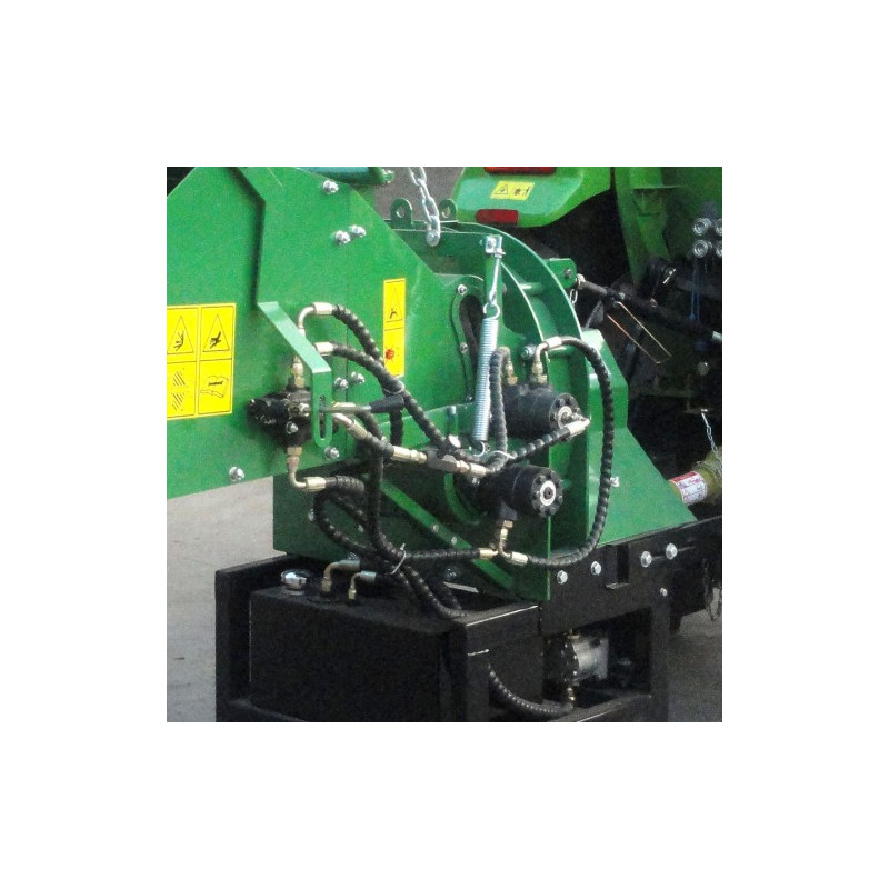 Broyeur de branche prise de force GEO ECO 17H avec ameneur hydraulique Broyeur de branche prise de force GEO ECO 17H avec ameneur hydraulique