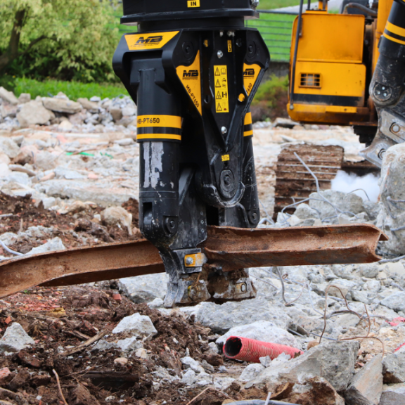 Pince croc b&eacute;ton MB-PT650