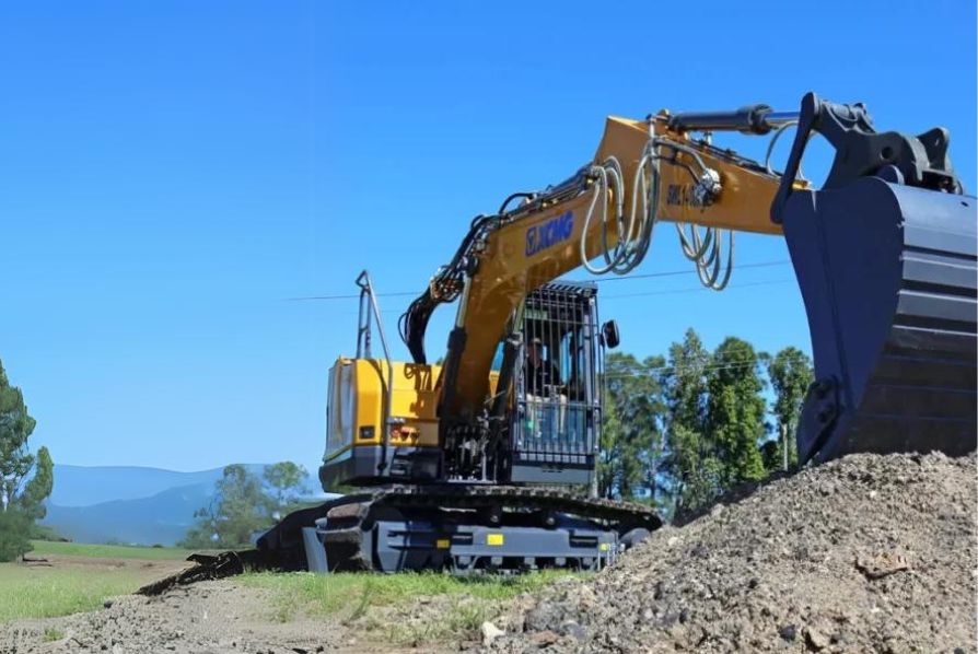 Accessoires pour mini-pelle : BRH, tari&egrave;res &ndash; Guide 2026